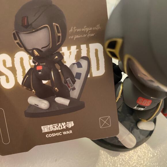 SOSKID 2 Metaverse Utopia Cosmic War Blind Box - Picture 3 of 3